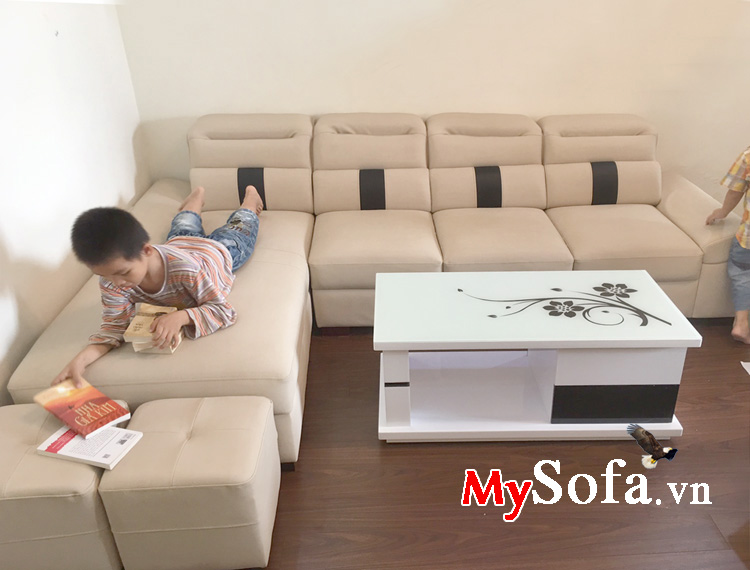 Ghế sofa da thường sạch sẽ dễ lau chùi vệ sinh