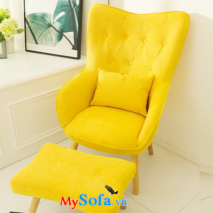 Hình ảnh Sofa đơn đẹp hiện đại trang trí ban công với màu vàng nổi bật, chất chơi