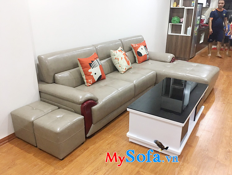 Hình ảnh Sofa cho phòng khách nhà phố tầng 1 với chất liệu da hiện đại